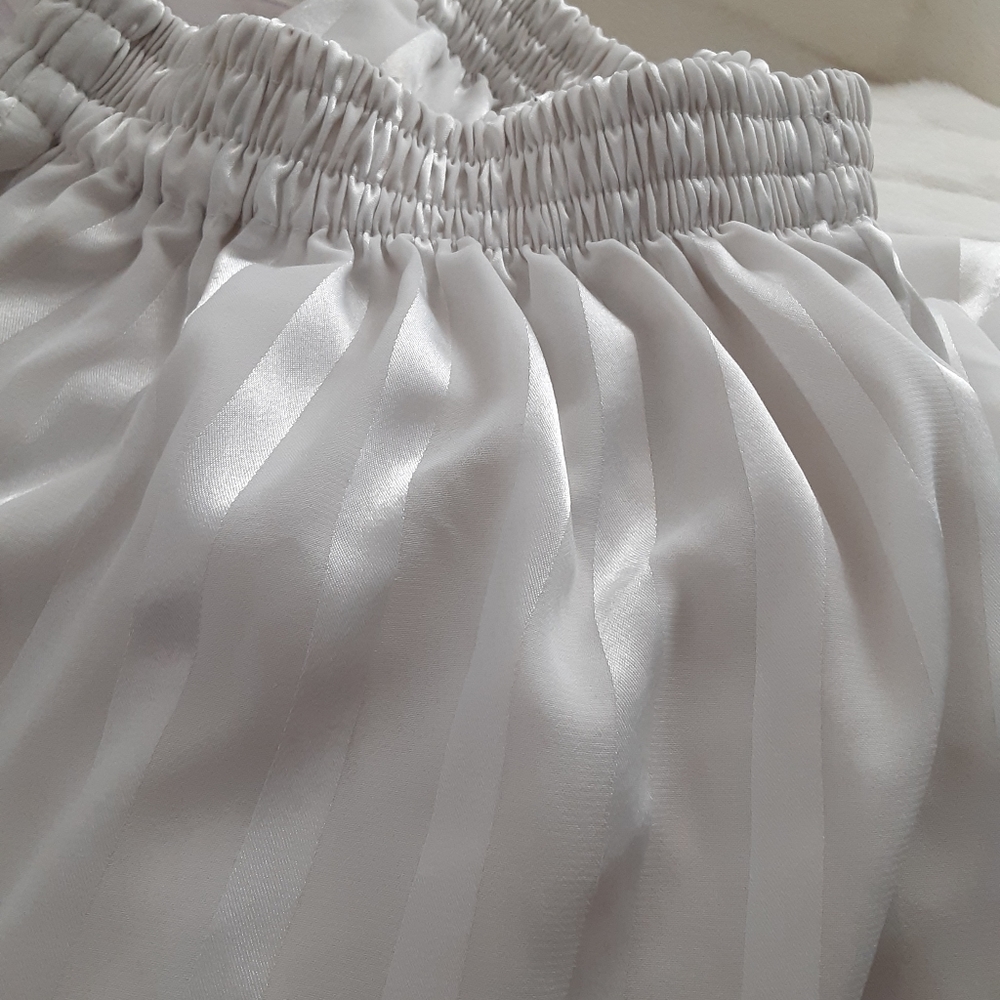 Beautiful white Satin pants size 2X